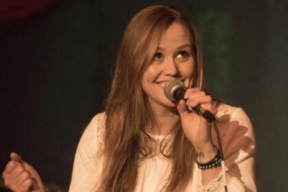 Josefine Cox wie alt